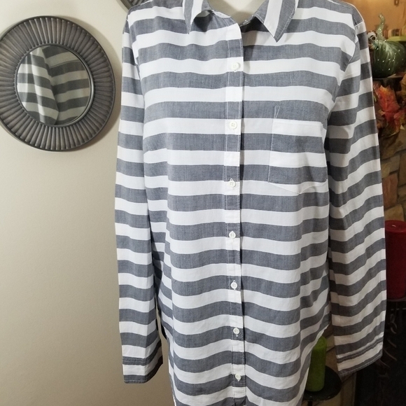 Forever  21 sz med shirt button down with collar - Picture 2 of 8